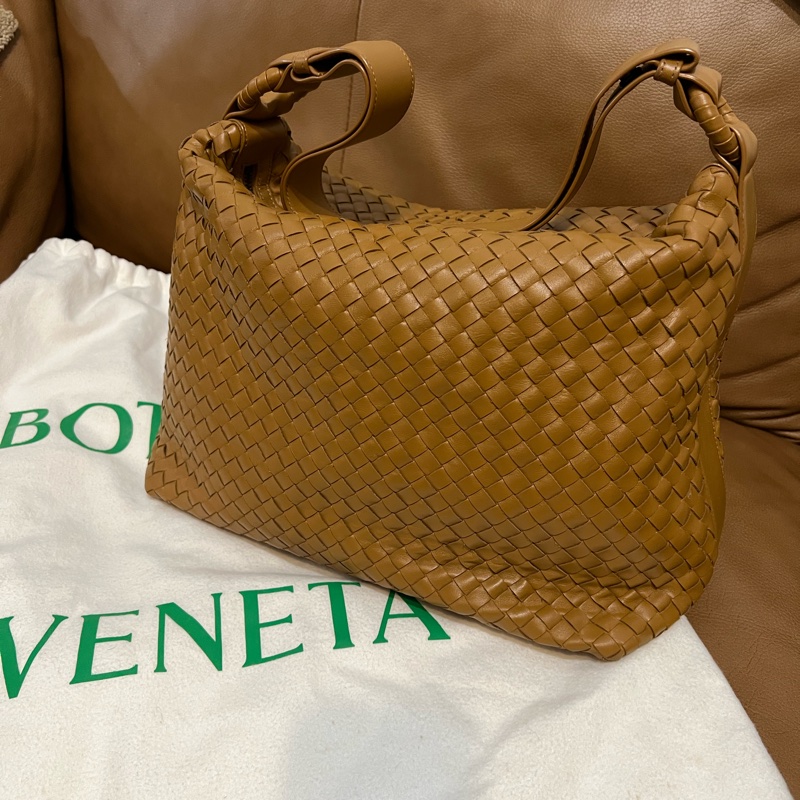 Bottega Veneta Intrecciato Pyramid BV焦糖色經典款肩背包-1