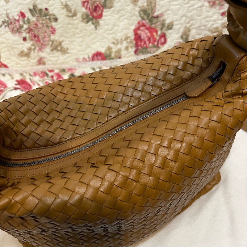 Bottega Veneta Intrecciato Pyramid BV焦糖色經典款肩背包-6