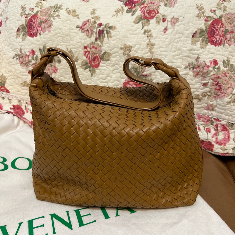 Bottega Veneta Intrecciato Pyramid BV焦糖色經典款肩背包-7