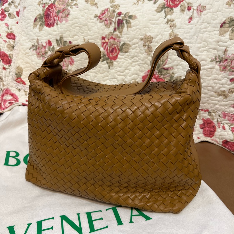 Bottega Veneta Intrecciato Pyramid BV焦糖色經典款肩背包-8
