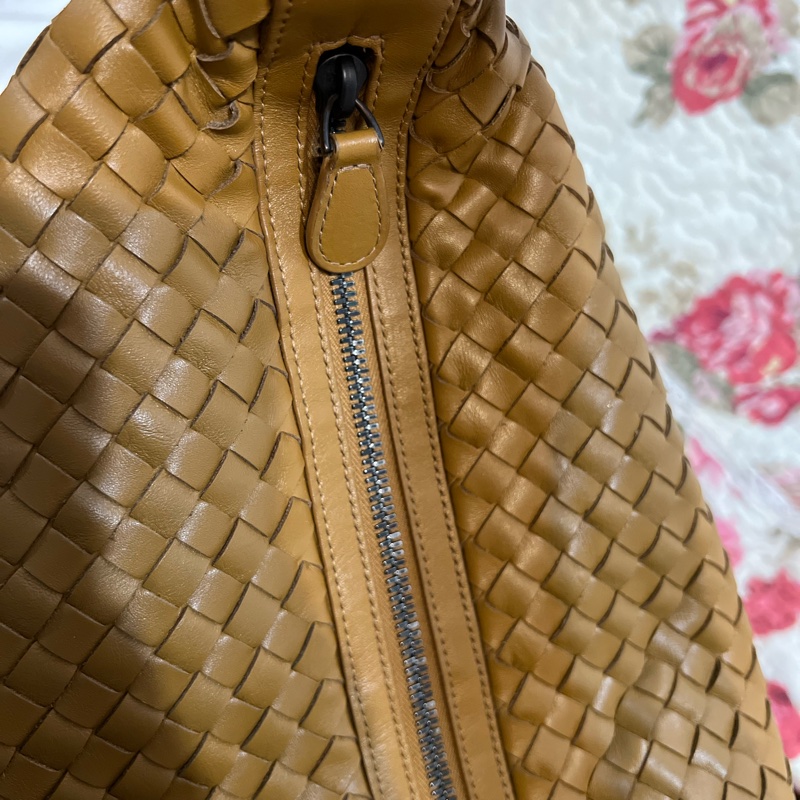 Bottega Veneta Intrecciato Pyramid BV焦糖色經典款肩背包-13