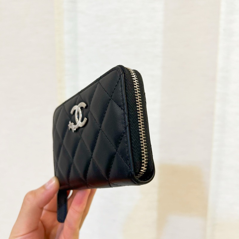 Chanel 新款拉鍊零錢卡包 黑羊皮星星水鑽 晶片款 全新離櫃未使用-1