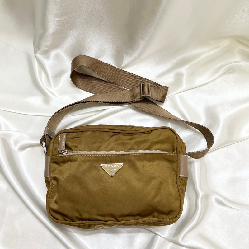 Prada 卡其色相機包 男女共用-0