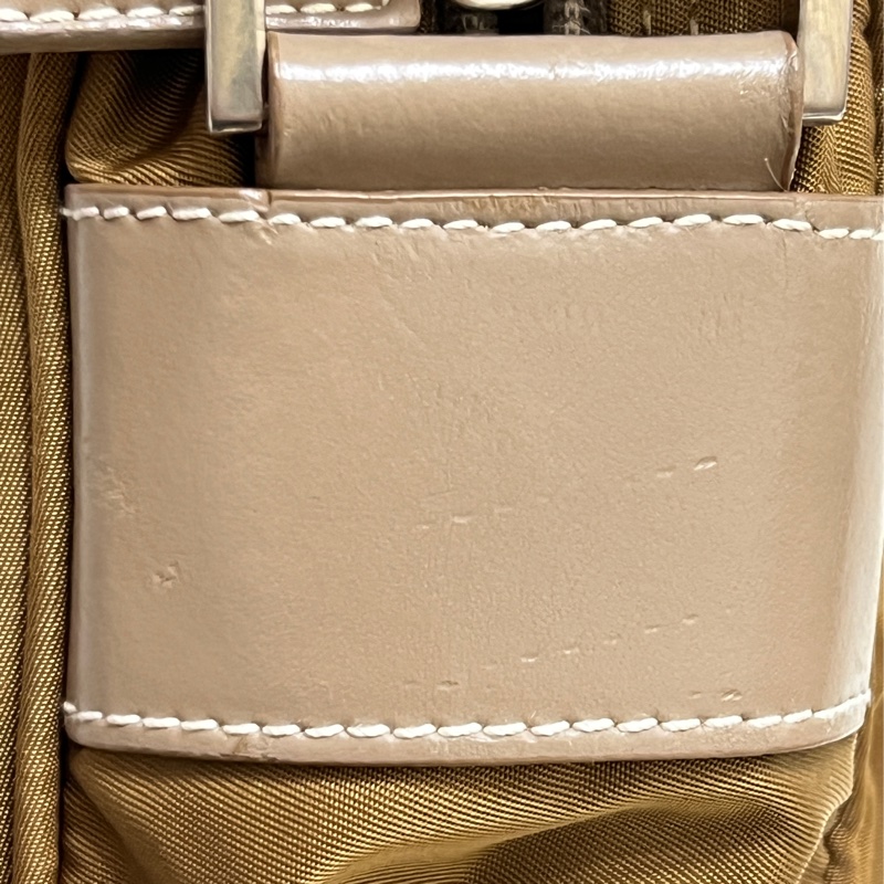 Prada 卡其色相機包 男女共用-8