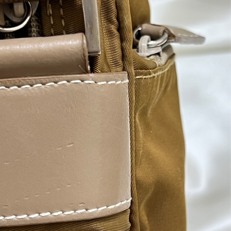 Prada 卡其色相機包 男女共用-9