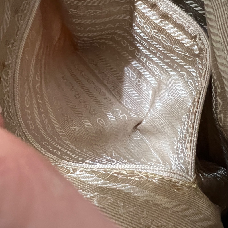 Prada 卡其色相機包 男女共用-11