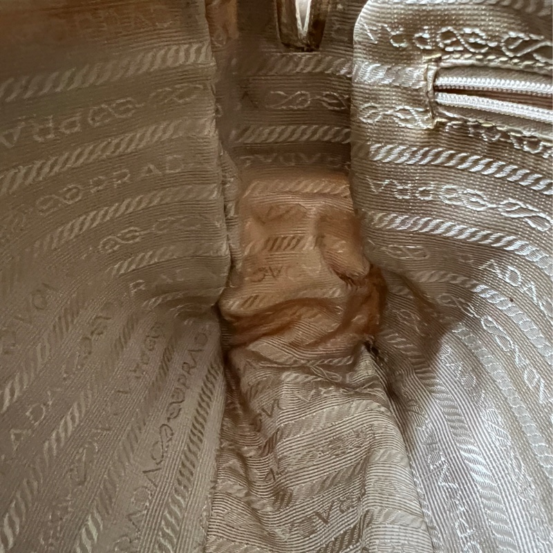 Prada 卡其色相機包 男女共用-14