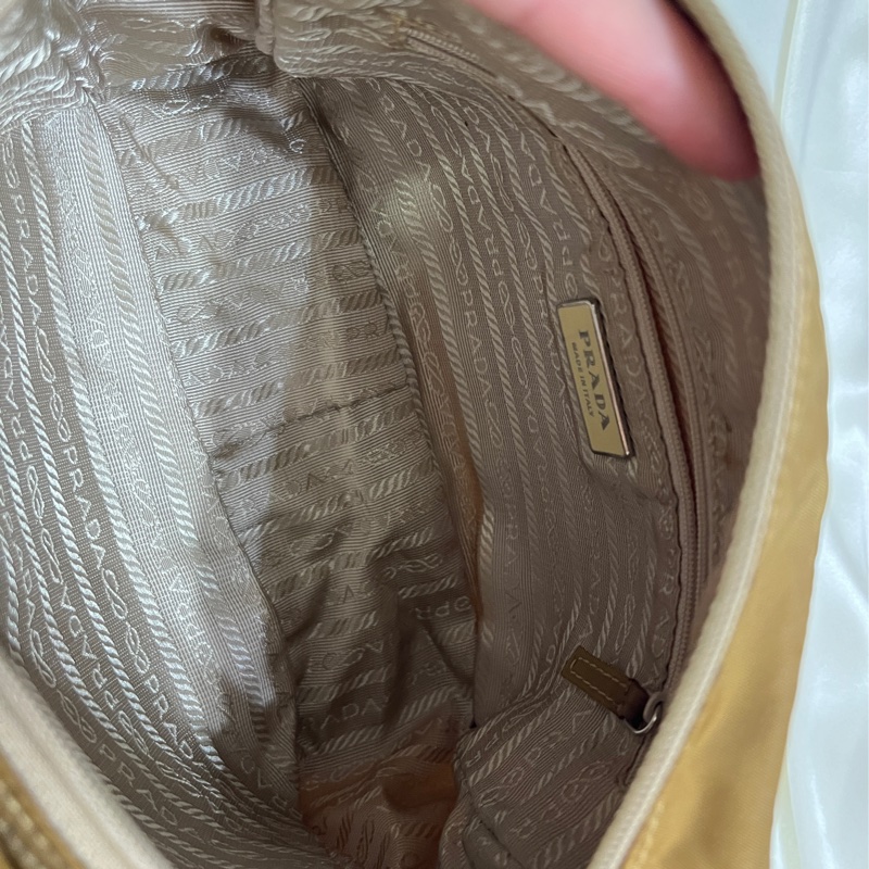 Prada 卡其色相機包 男女共用-16