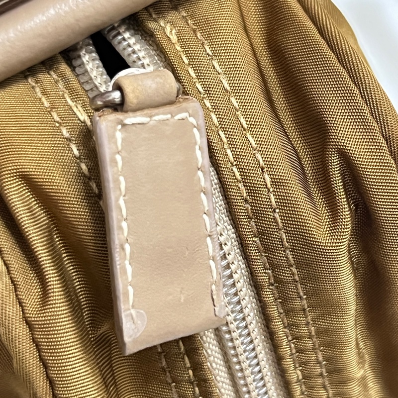 Prada 卡其色相機包 男女共用-24