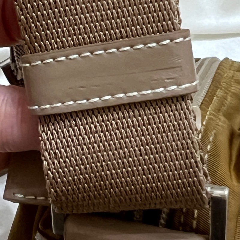 Prada 卡其色相機包 男女共用-25