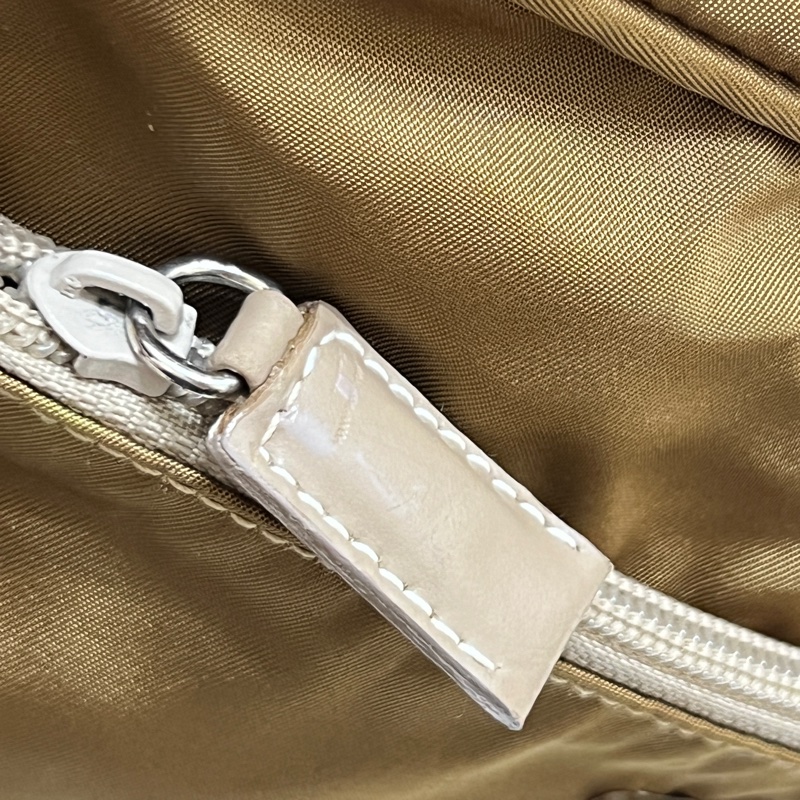 Prada 卡其色相機包 男女共用-27