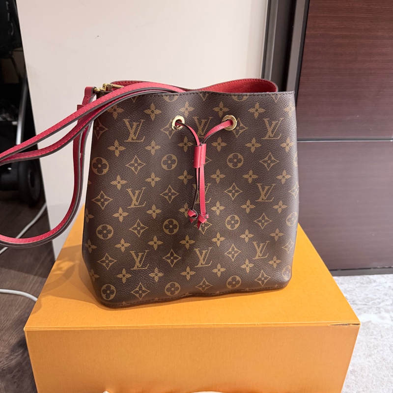 LV 水桶包 路易威登 NEONOE 老花水桶 肩背包-3
