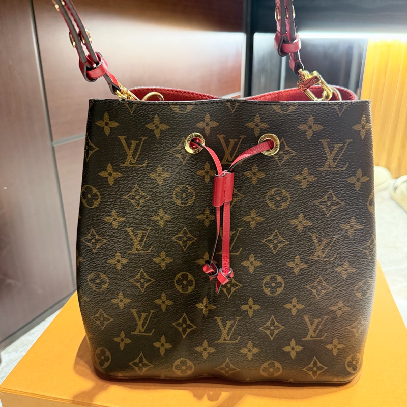 LV 水桶包 路易威登 NEONOE 老花水桶 肩背包-4