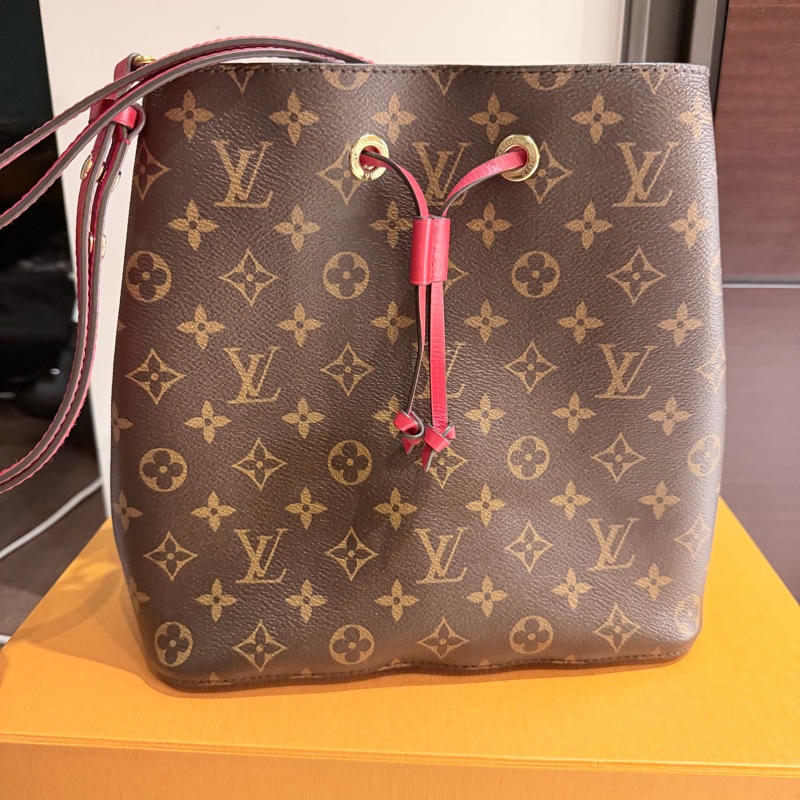 LV 水桶包 路易威登 NEONOE 老花水桶 肩背包-9