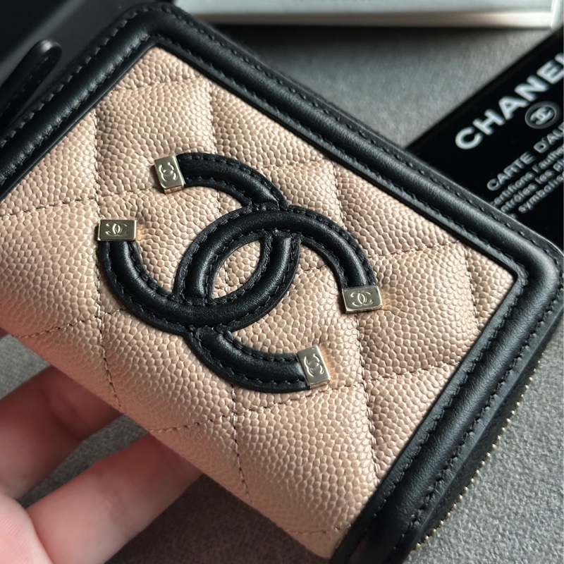 Chanel香奈兒全新絕美奶茶色限量Filigree Vanity 拚色款拉鍊錢包 零錢包-11