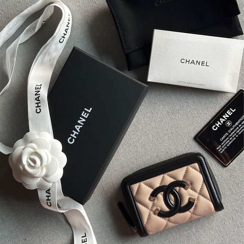 Chanel香奈兒全新絕美奶茶色限量Filigree Vanity 拚色款拉鍊錢包 零錢包-17