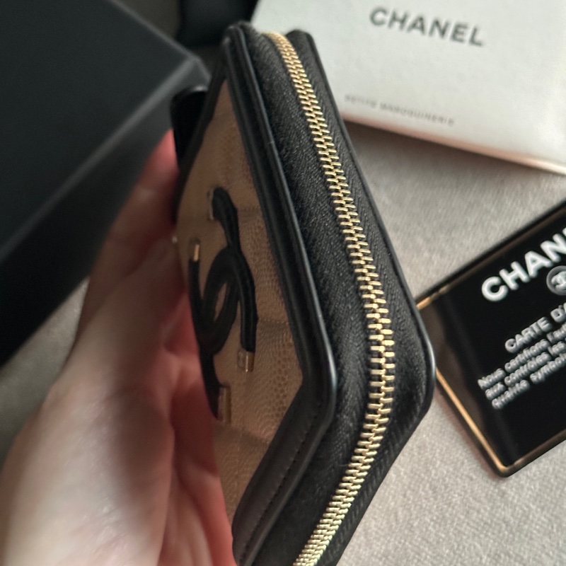 Chanel香奈兒全新絕美奶茶色限量Filigree Vanity 拚色款拉鍊錢包 零錢包-22