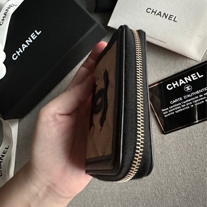 Chanel香奈兒全新絕美奶茶色限量Filigree Vanity 拚色款拉鍊錢包 零錢包-31