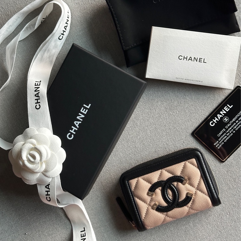 Chanel香奈兒全新絕美奶茶色限量Filigree Vanity 拚色款拉鍊錢包 零錢包-32