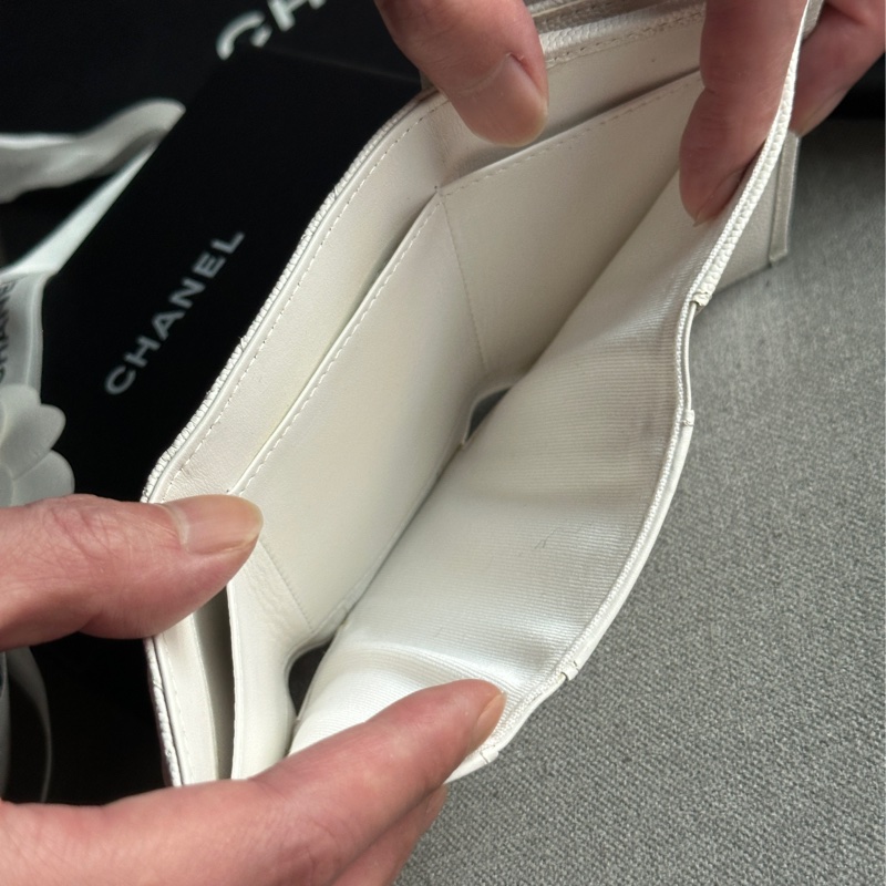 Chanel香奈兒全新經典絕美白色三折迷你短夾 錢包-5