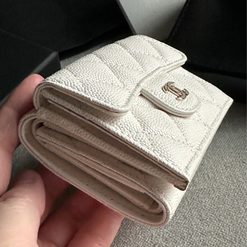 Chanel香奈兒全新經典絕美白色三折迷你短夾 錢包-21