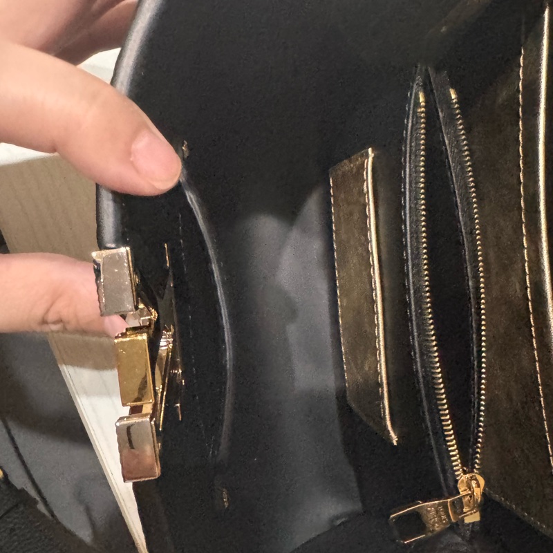 LV 幾乎全新 只使用一次 最新款M26814 Capucines BB-1