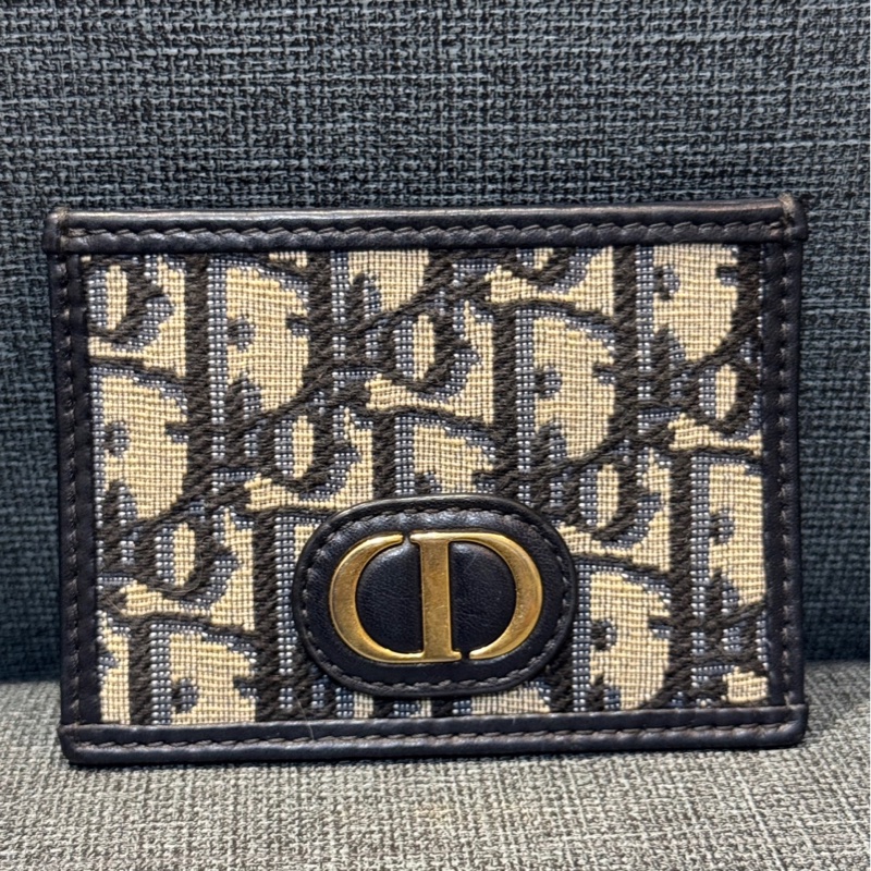 Dior 的30 Montaigne Freesia 卡片套。-0