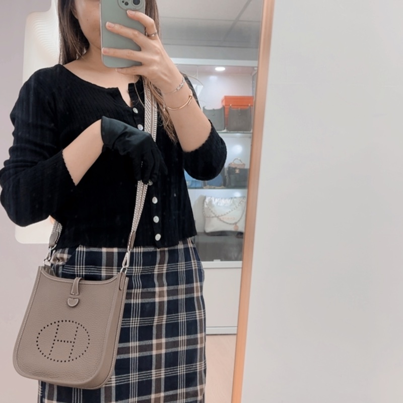 Hermes mini evelyne K 大象灰銀扣-11