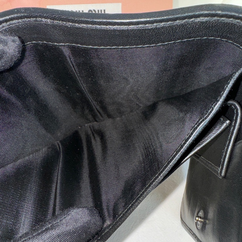 MiuMiu 黑色編織折疊錢夾錢包 尺寸約11.2cm x 9.5cm 附件：盒子。-10