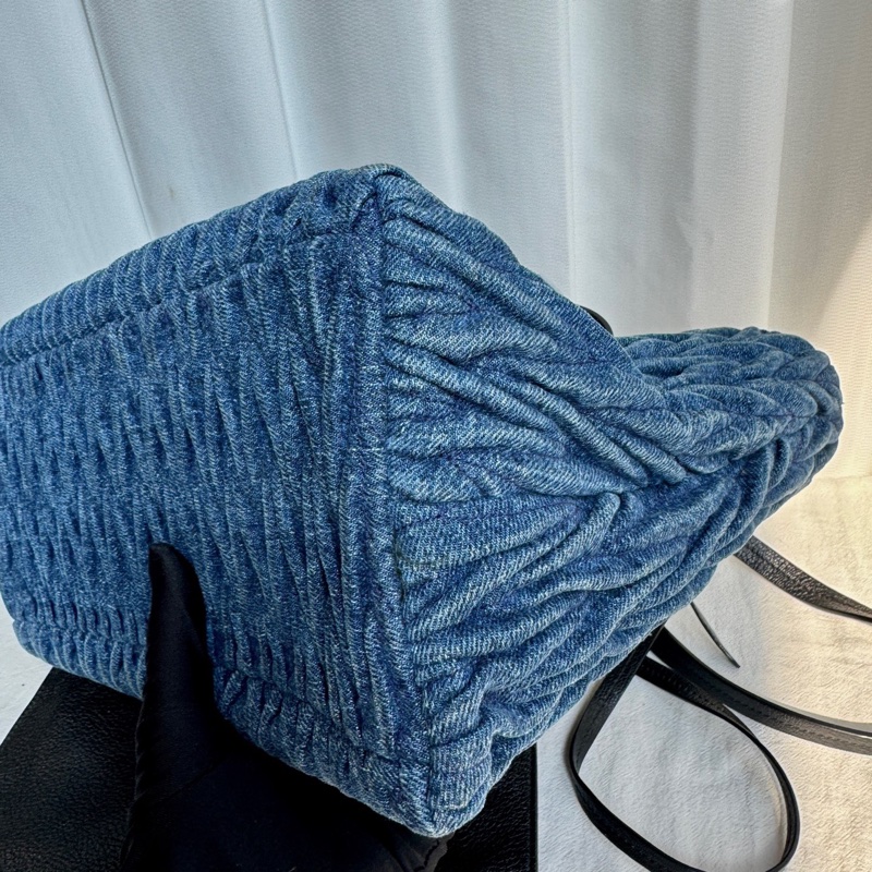 Miu Miu 牛仔褶皺子母托特單肩手提包 尺寸約33x24x15cm。-5