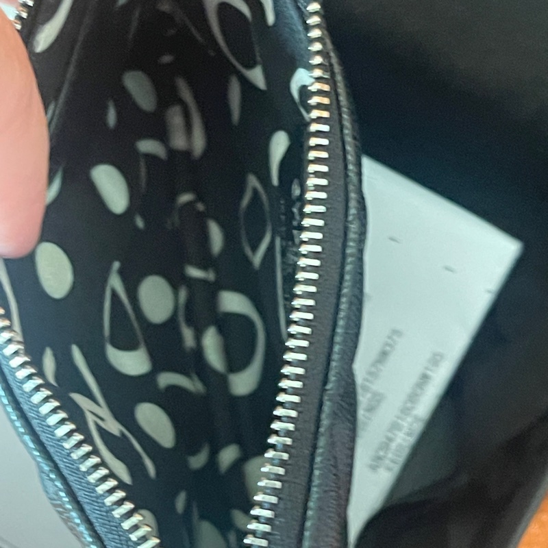 近新閒置品-Chanel ㄧ字拉牛皮零錢包-季節款-6