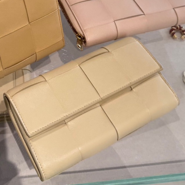 BOTTEGA VENETA 寶緹嘉 Cassette 寬編織羊皮長夾-0