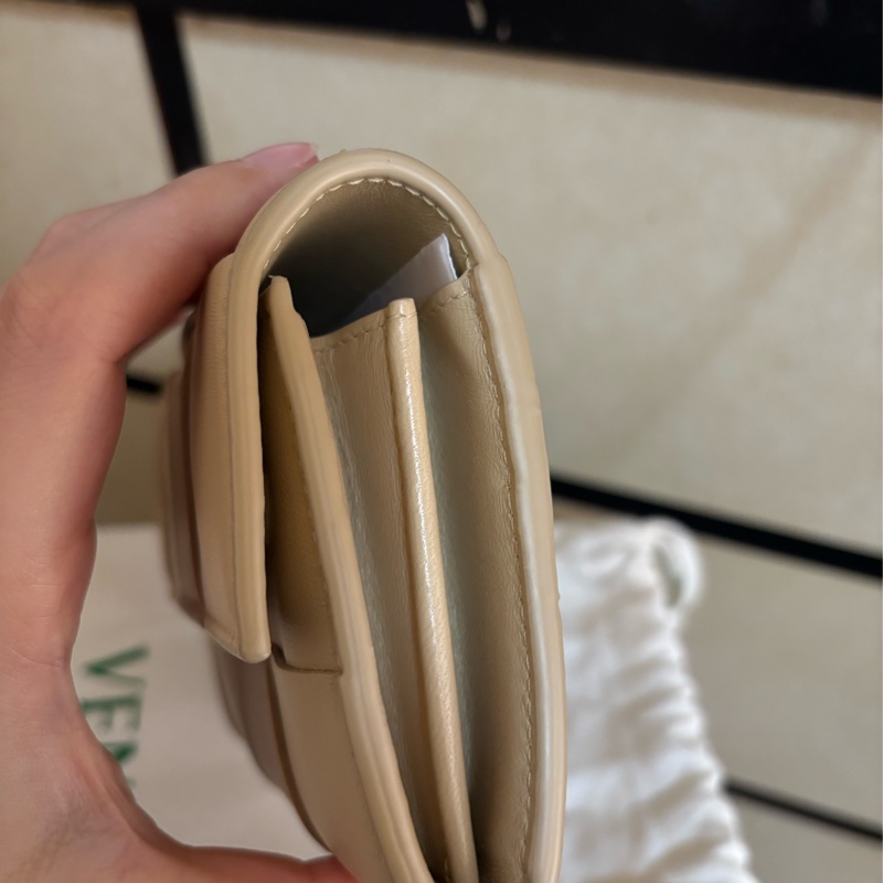 BOTTEGA VENETA 寶緹嘉 Cassette 寬編織羊皮長夾-4