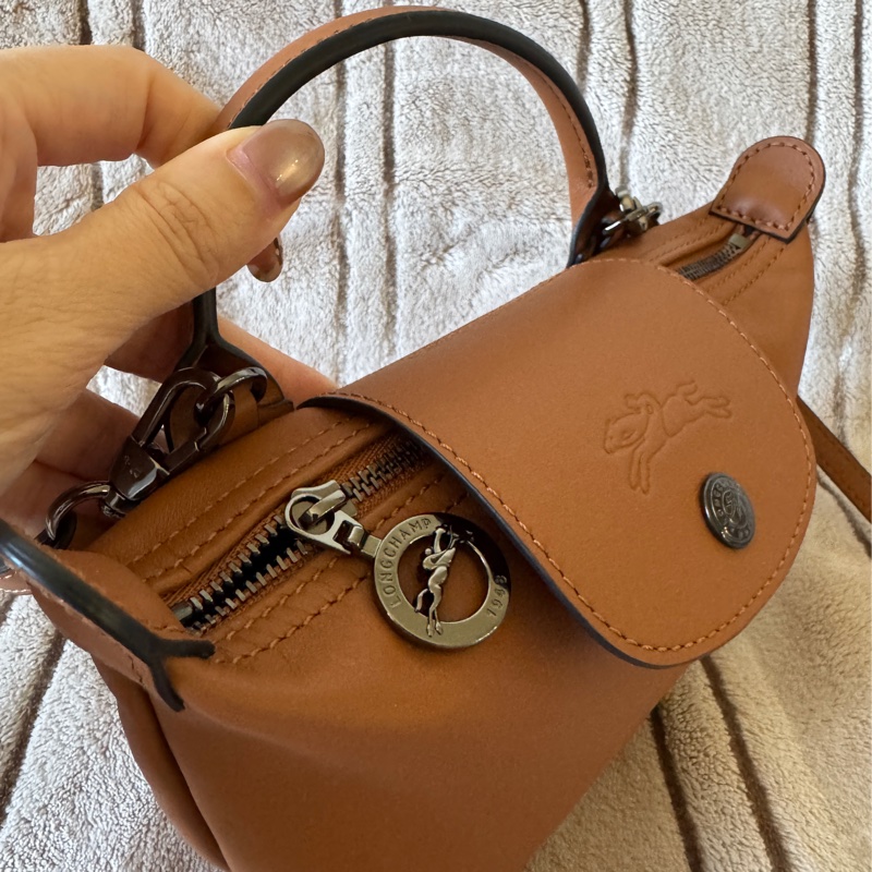 Longchamp Le Pliage Xtra XS 全牛皮斜背包 2025腰果色-10