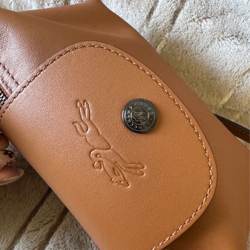 Longchamp Le Pliage Xtra XS 全牛皮斜背包 2025腰果色-11