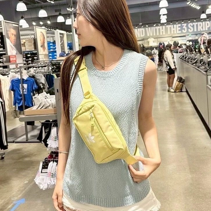 美國Adidas 糖果色小腰包-1