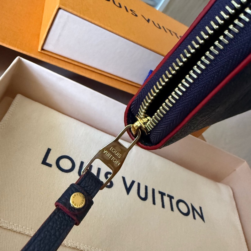 LV長夾 深藍色拼深红色 全皮老花壓紋拉鏈長夾 男女適用-2