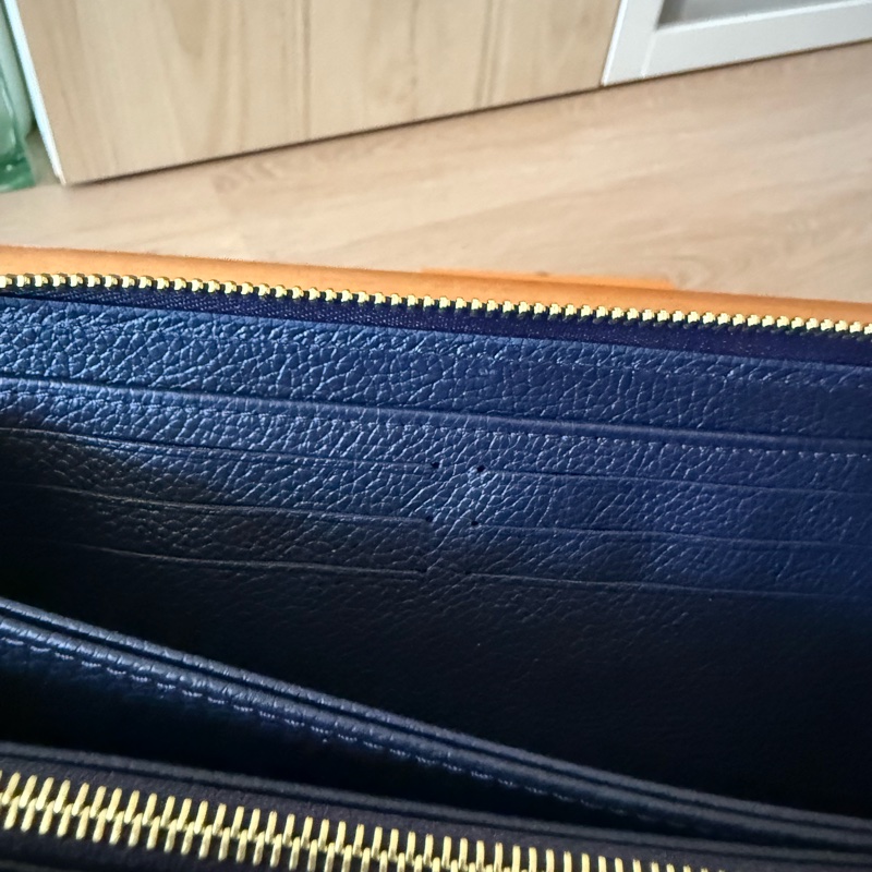 LV長夾 深藍色拼深红色 全皮老花壓紋拉鏈長夾 男女適用-6