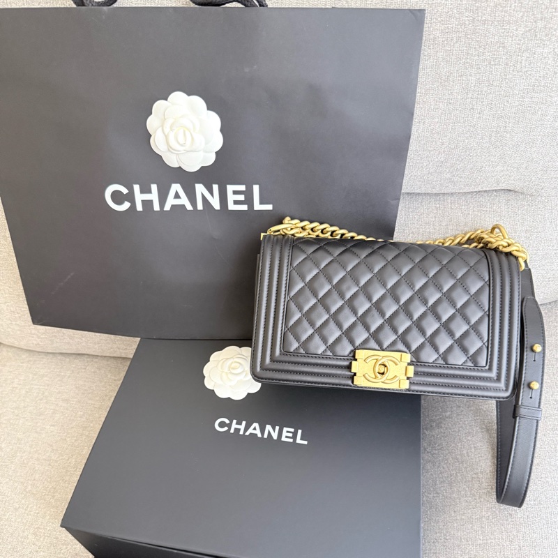 CHANEL BOY25 黑金扣 小牛皮 A67086(基本全新）-0