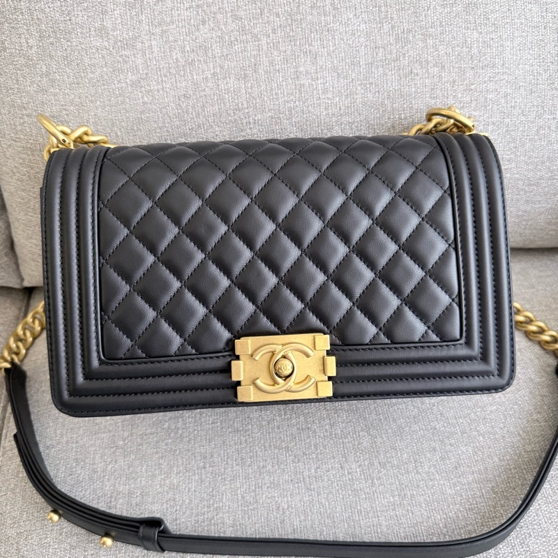 CHANEL BOY25 黑金扣 小牛皮 A67086(基本全新）-1