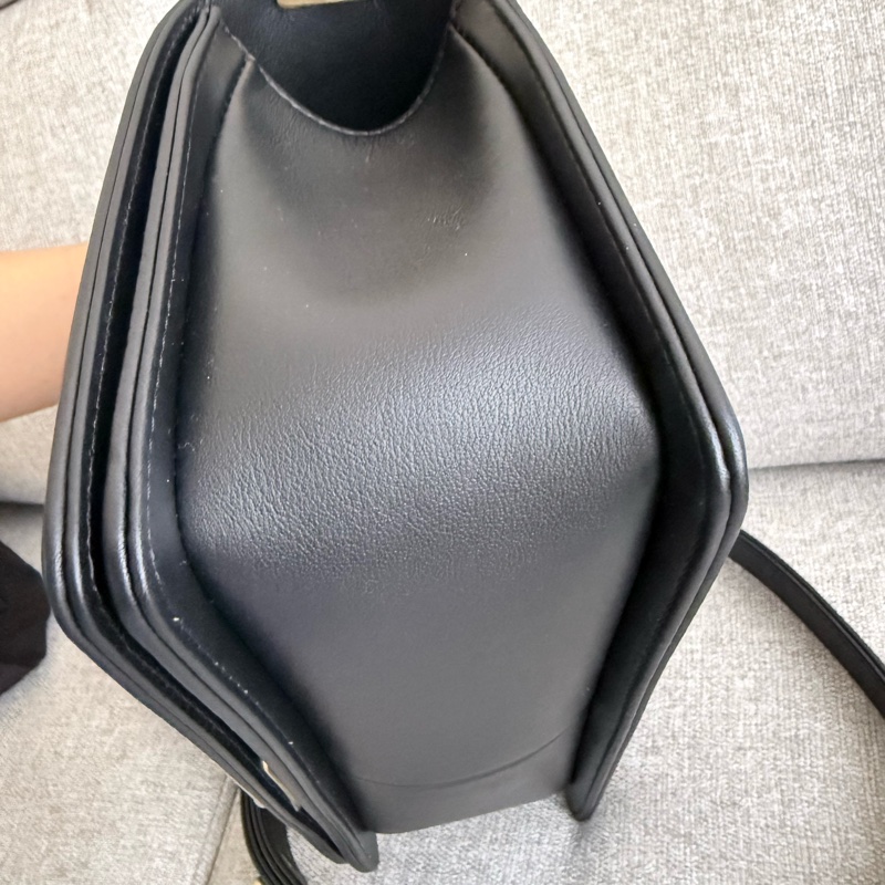 CHANEL BOY25 黑金扣 小牛皮 A67086(基本全新）-3