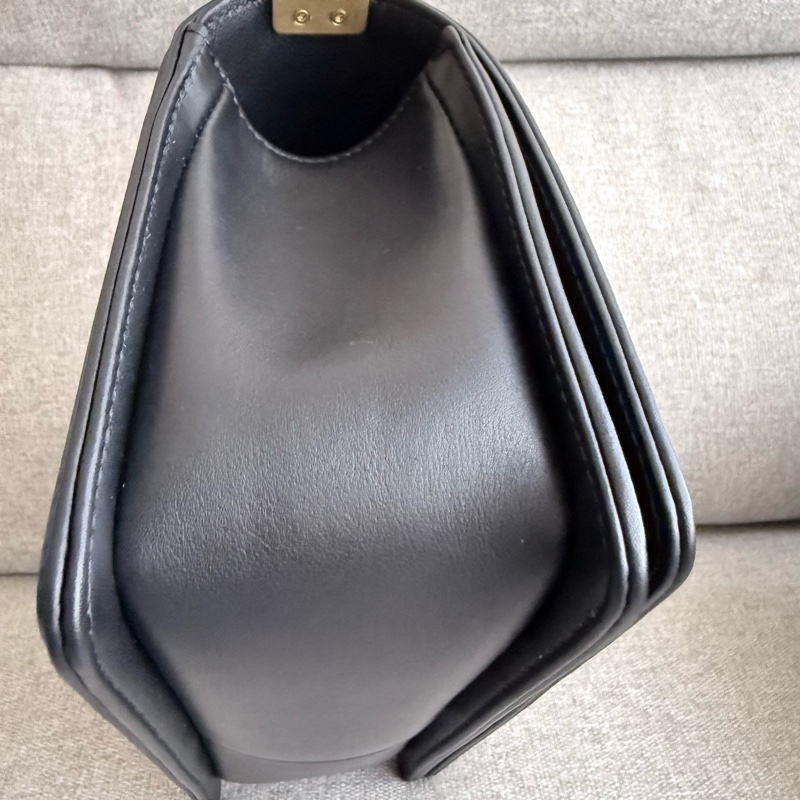 CHANEL BOY25 黑金扣 小牛皮 A67086(基本全新）-4