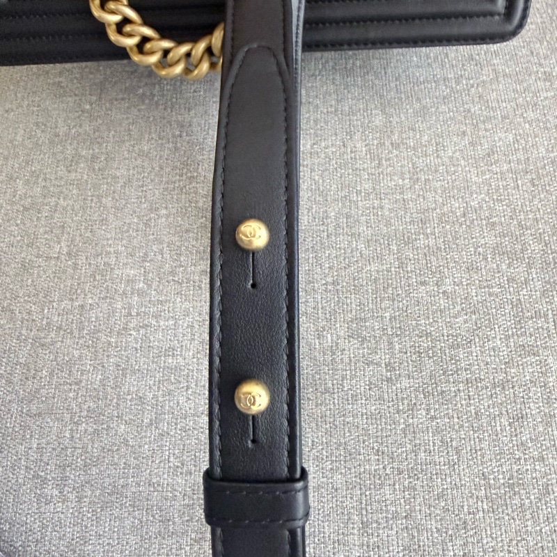 CHANEL BOY25 黑金扣 小牛皮 A67086(基本全新）-8