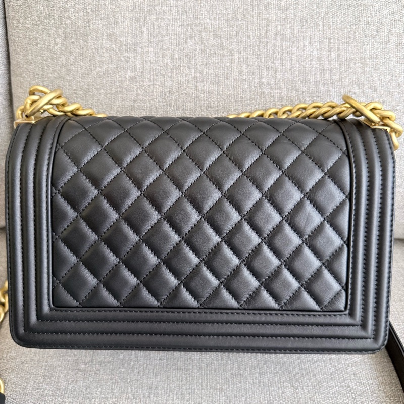CHANEL BOY25 黑金扣 小牛皮 A67086(基本全新）-10
