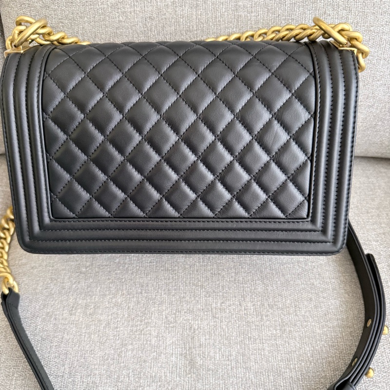 CHANEL BOY25 黑金扣 小牛皮 A67086(基本全新）-11