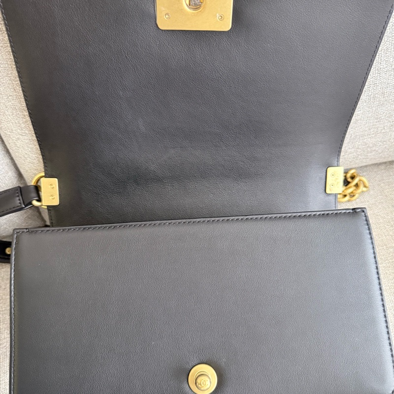 CHANEL BOY25 黑金扣 小牛皮 A67086(基本全新）-15