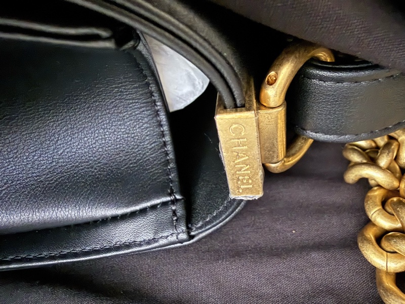 CHANEL BOY25 黑金扣 小牛皮 A67086(基本全新）-17