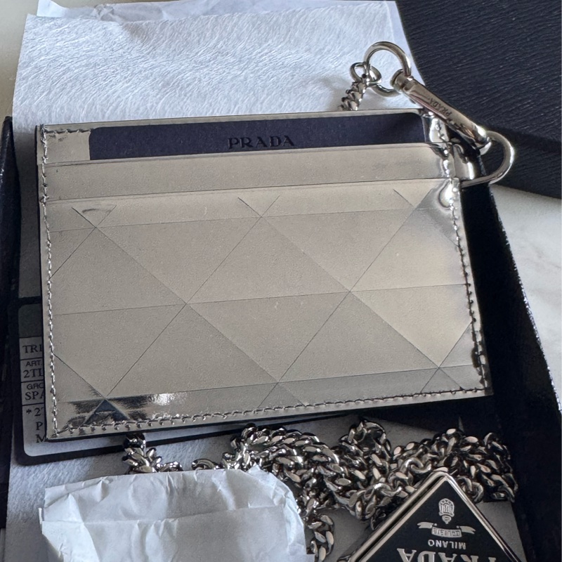 Prada 肩帶式亮銀卡夾-4