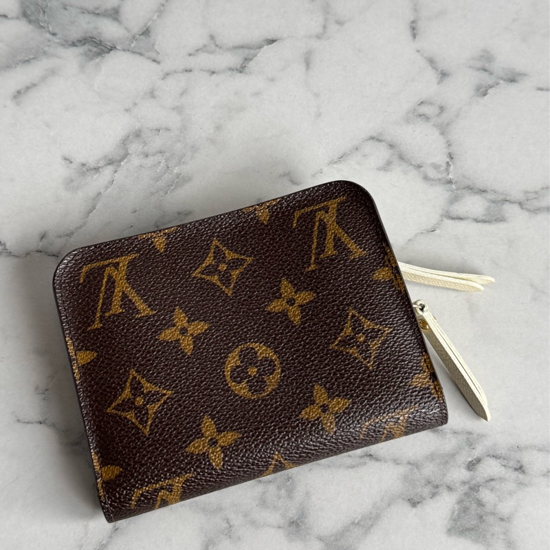 LV花紋內白/藍釦式短夾-1