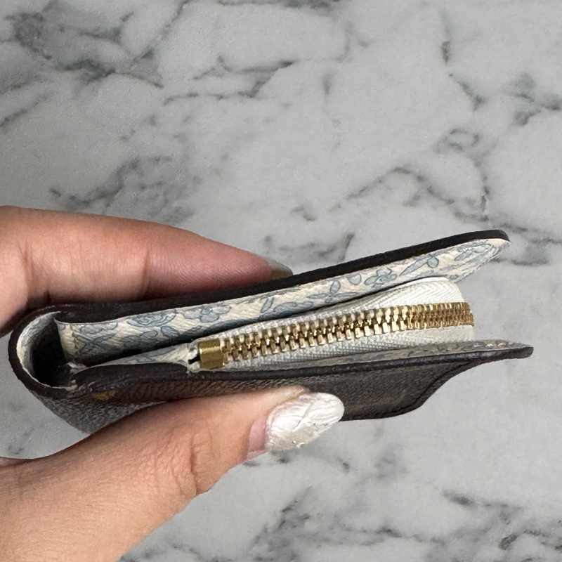 LV花紋內白/藍釦式短夾-3